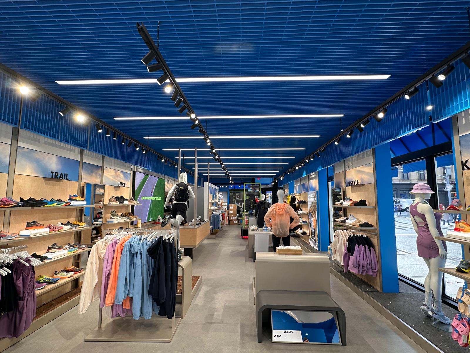 Lighting the Brand: illuminazione retail custom per Hoka New York Lighting the Brand: illuminazione retail custom per Hoka New York
